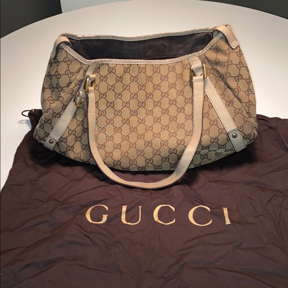 Gucci Abbey Tote in Medium Size